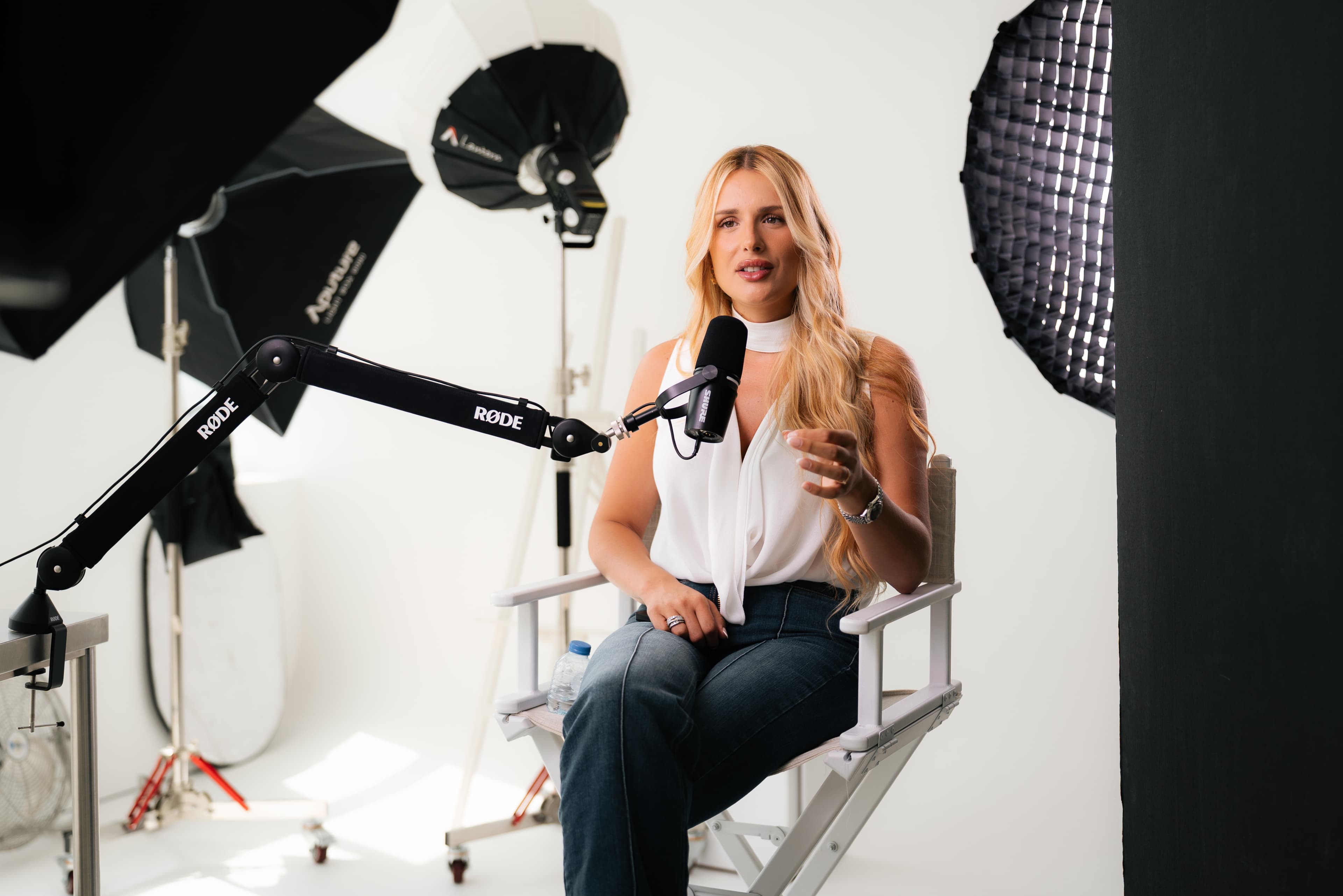 Bárbara in her studio, where she built the Aligned Brand System